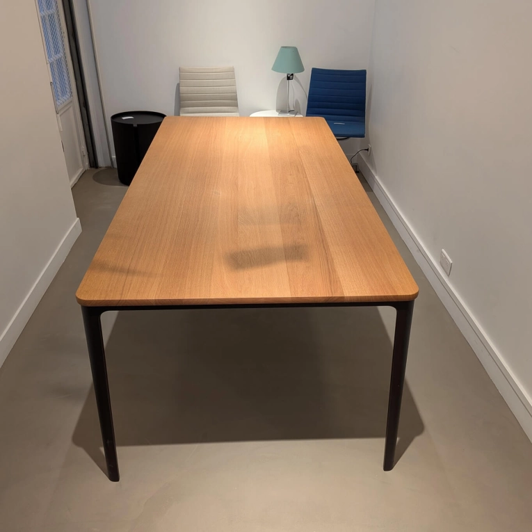 Dining Table PLATE Solid oak, brown base VITRA