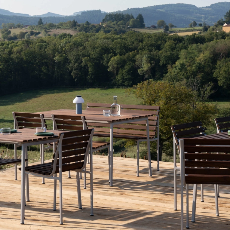 TRAVERSE Table L 140 HAY