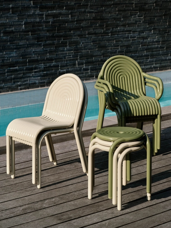 Chaise extérieure Groove Arm Mousse TOM DIXON