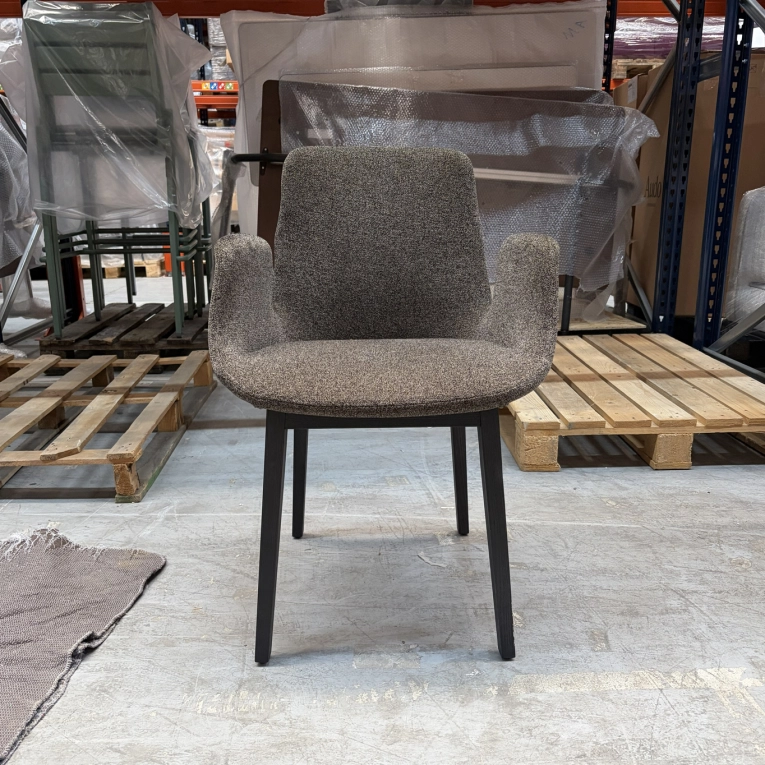 Second-life Chair VENTURA Grey/Black Black base POLIFORM