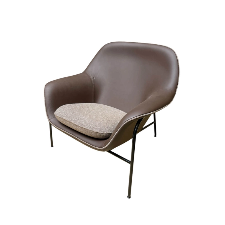 Fauteuil DRAPE Cuir Marron / Tissu Gris Hallingdal 130 NORMANN COPENHAGEN