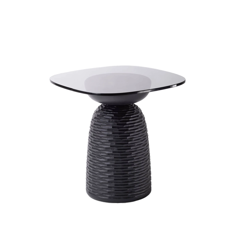 Table d'appoint guéridon NERA base pleine à  découpes sculptées Érable Noir ZANAT