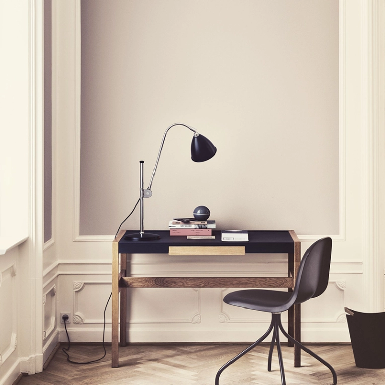 Lampe à poser BESTLITE BL1 Chrome/ noir GUBI
