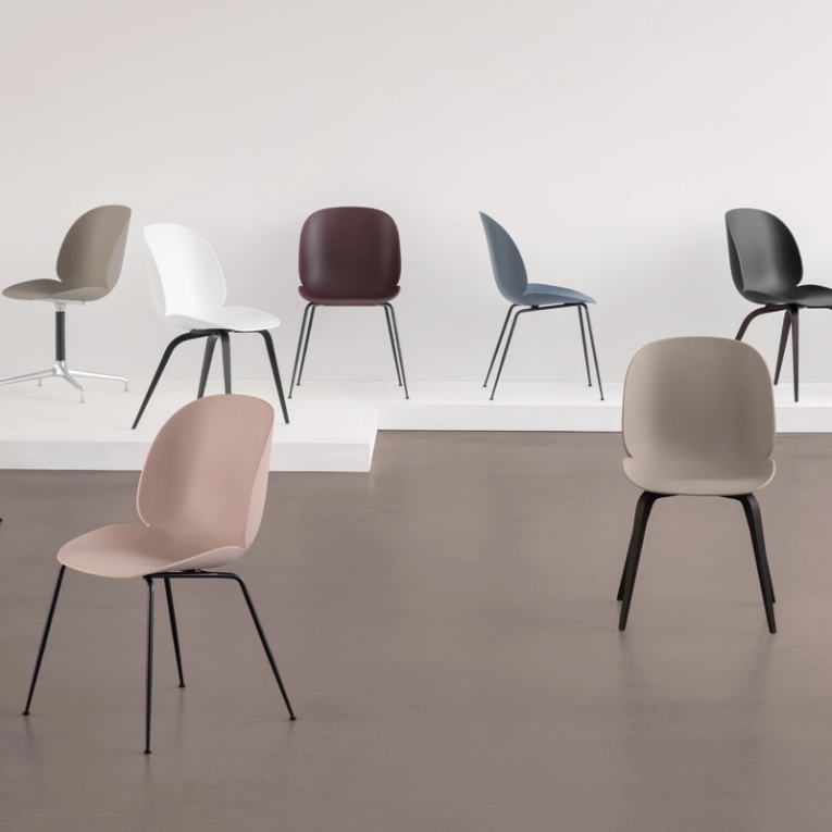 Chaise BEETLE Set de 4 Beige GUBI