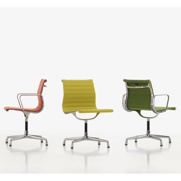 Chaise ALUMINIUM CHAIR EA 104 Pivotant Gris chaud/ ivoire VITRA