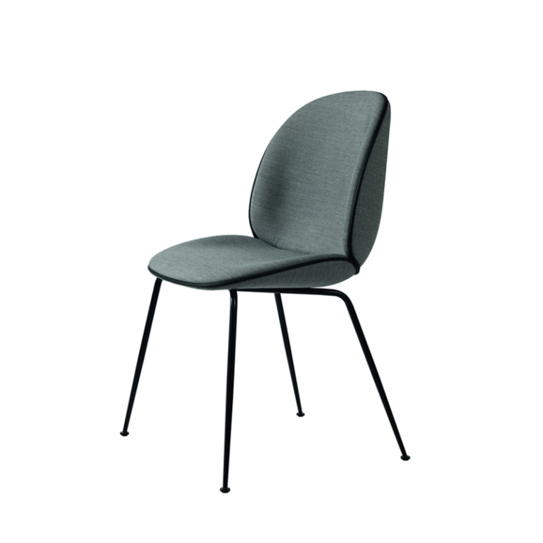 Chaise BEETLE Rembourrée Remix gris 143/ acier noir GUBI
