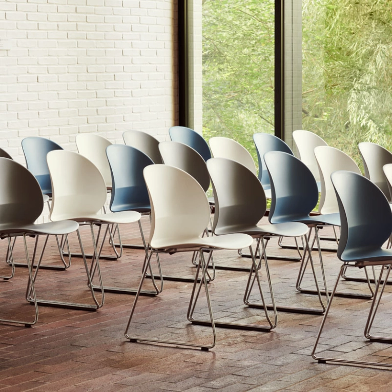 Chaise N02 RECYCLE piétement luge Rouge foncé FRITZ HANSEN