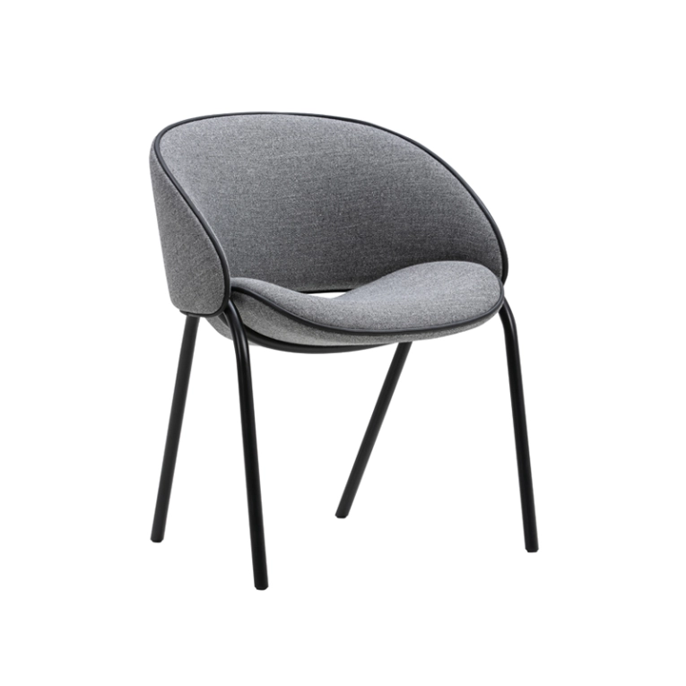 Chaise FOLIUM avec passepoil cuir Agata 04/passepoil et pieds noir WENDELBO
