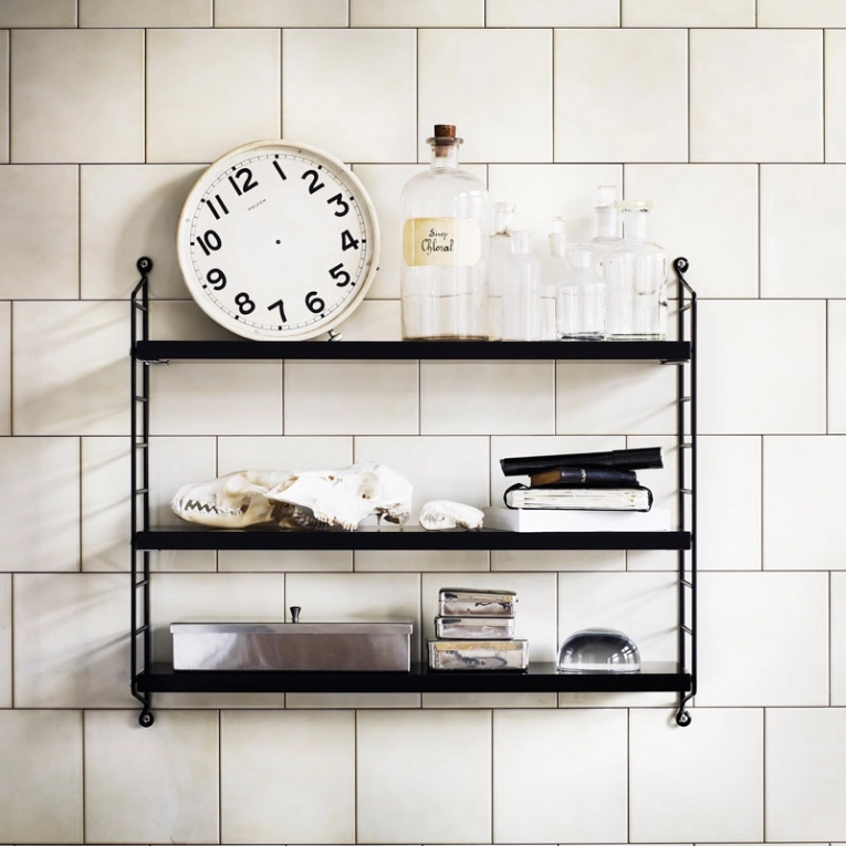 Etagère STRING POCKET Noir/ noyer STRING FURNITURE
