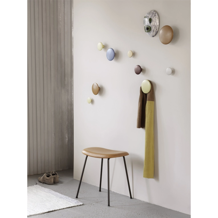 Patère Design Patère DOTS Ø 13 Brun foncé MUUTO
