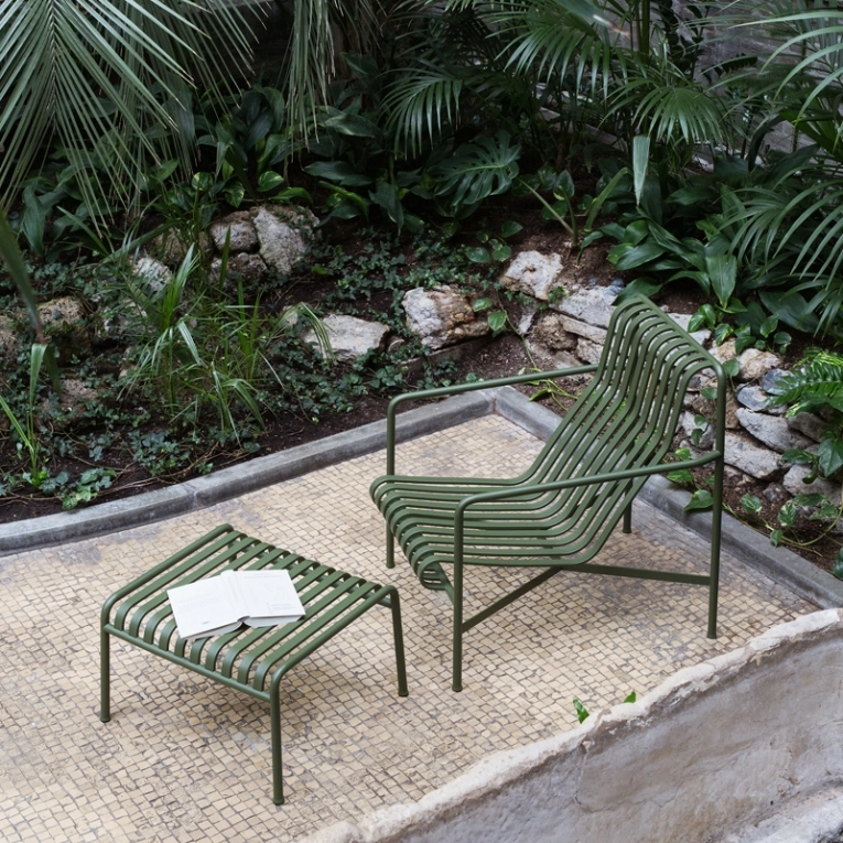 Fauteuil extérieur PALISSADE LOUNGE dossier haut Vert olive HAY