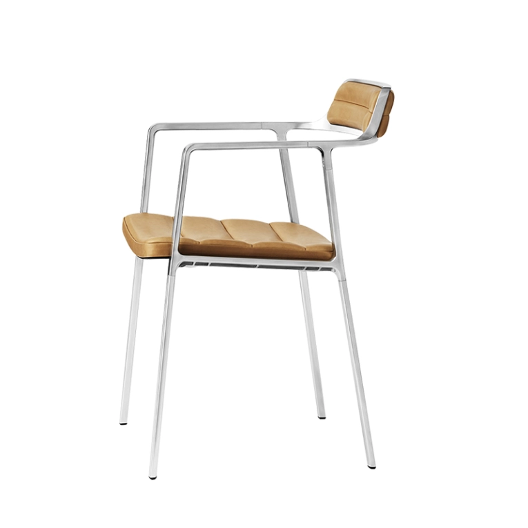 Chaise VIPP451 Cuir sable/ aluminium poli VIPP