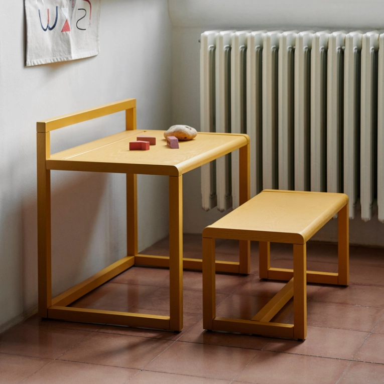 Bureau enfant Bureau enfant LITTLE ARCHITECT Bleu foncé FERM LIVING