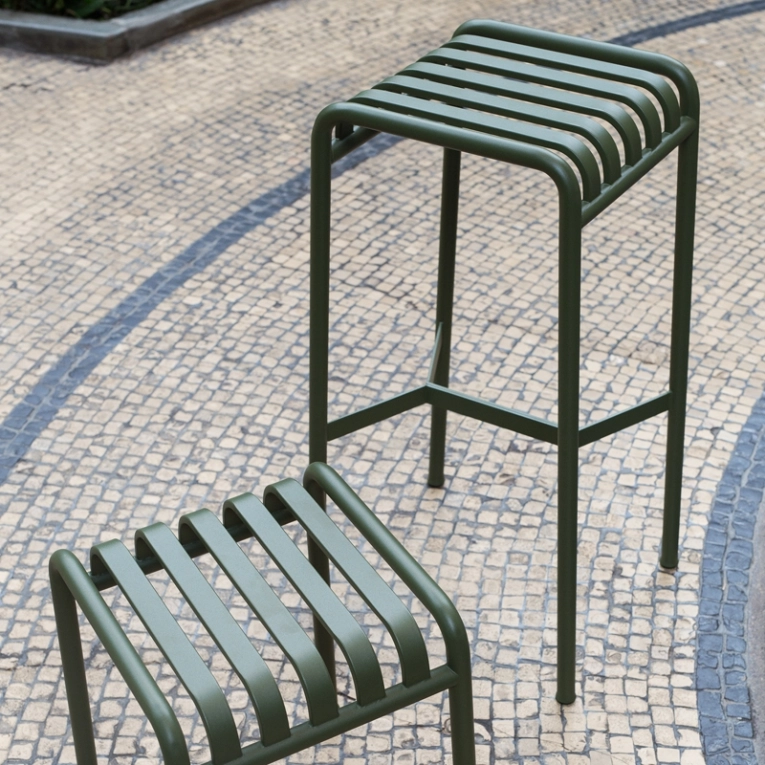 Tabouret haut PALISSADE Vert olive HAY
