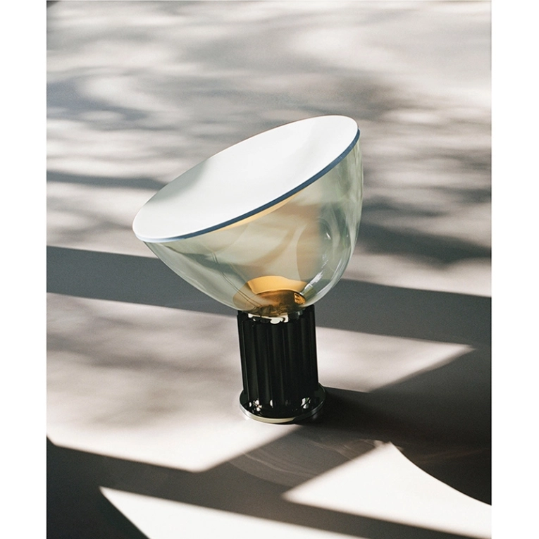 Lampe à poser TACCIA Noir FLOS