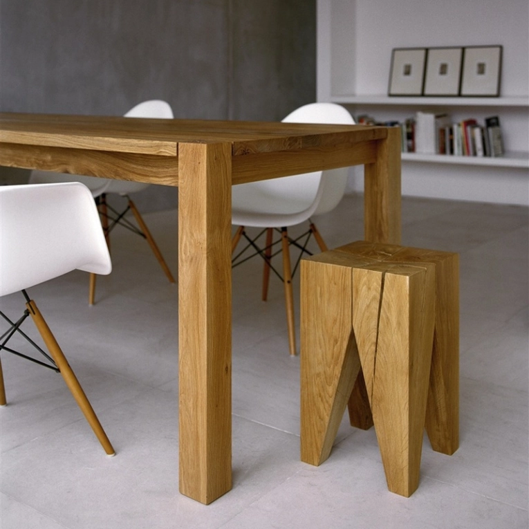Tabouret ST04 BACKENZAHN STOOL Chêne E15
