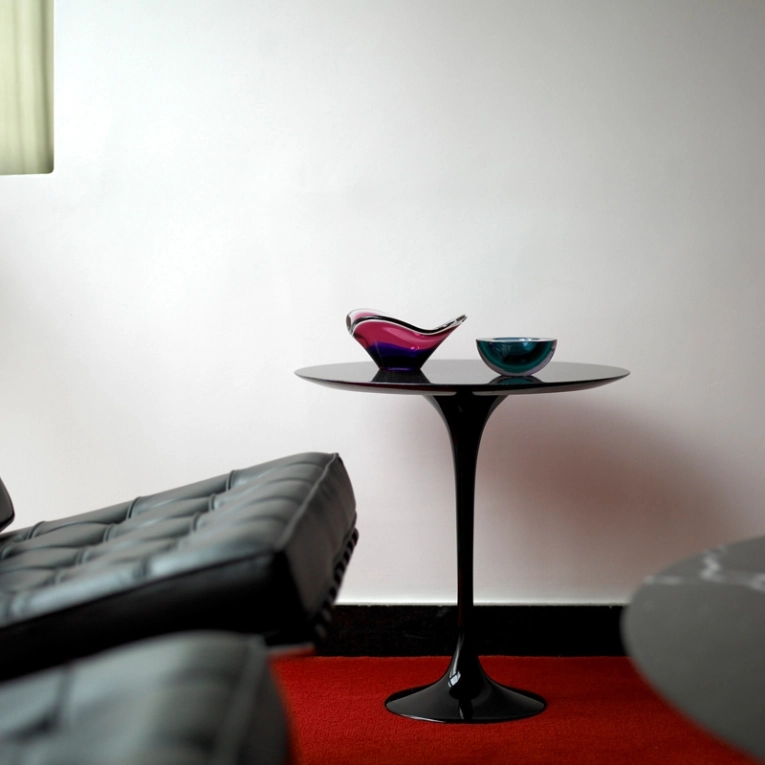 Table d'appoint guéridon SAARINEN Marbre Marquina satiné mat KNOLL