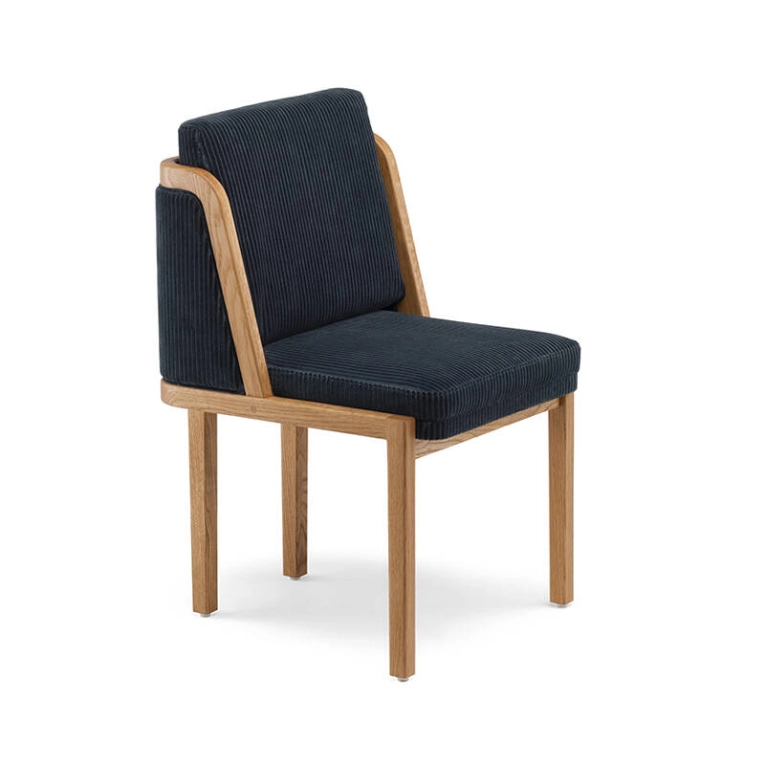 Chaise THRONE dossier tissu Chêne danois huilé / Phlox 883 DE LA ESPADA
