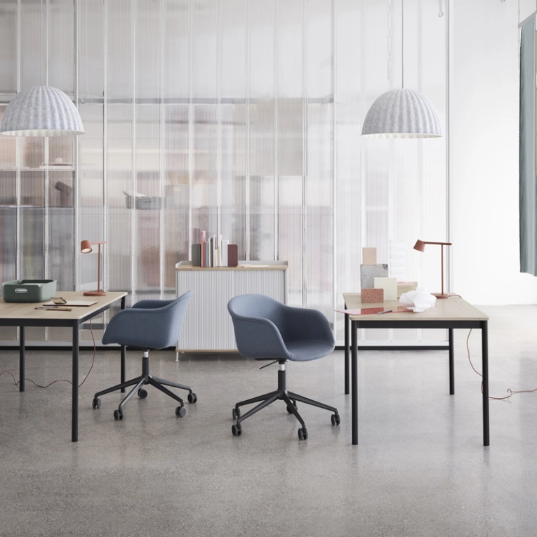 Fauteuil de bureau FIBER ARMCHAIR Piètement roulettes Noir 183 MUUTO