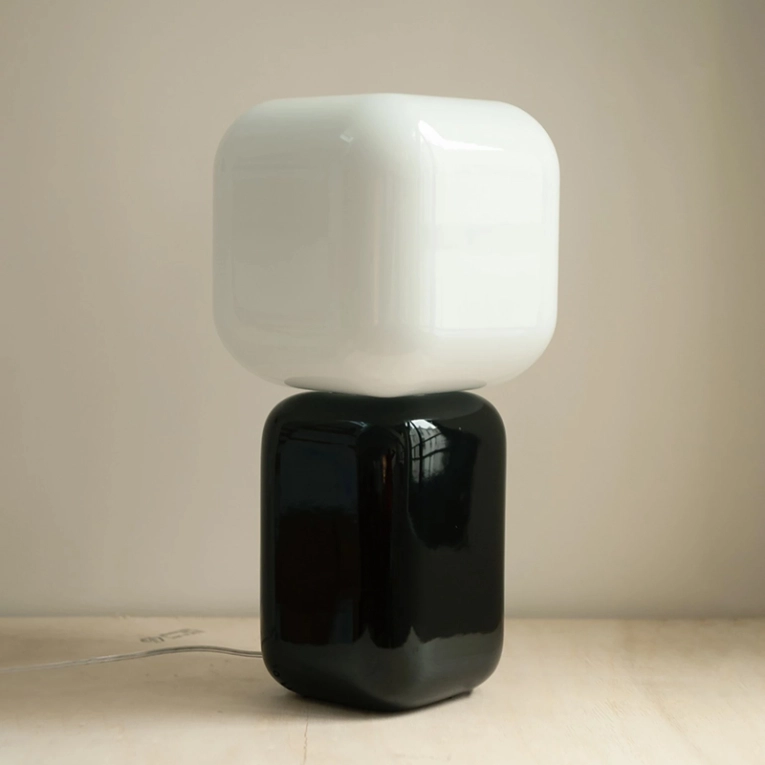 Lampe à poser MAÉ Noir YOUTH EDITIONS