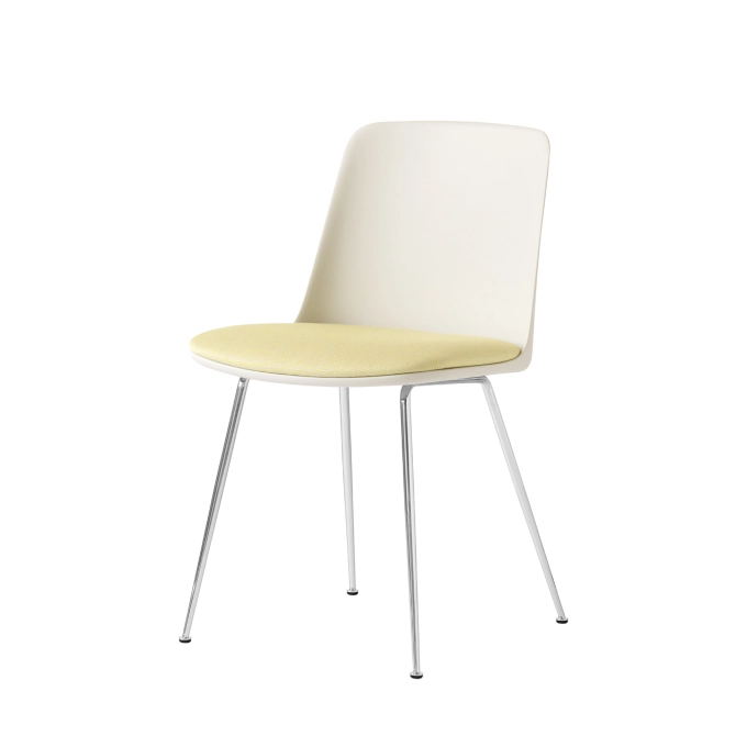 Chaise RELY HW7 Blanc Huître/Fuse 0421 AND TRADITION