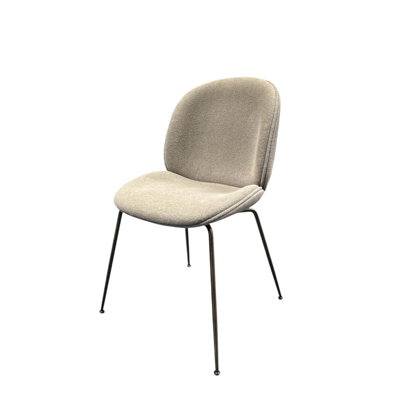 Chaise BEETLE Beige bouclé GUBI