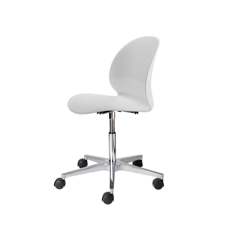 Chaise N02  RECYCLE piètement roulettes Blanc cassé FRITZ HANSEN