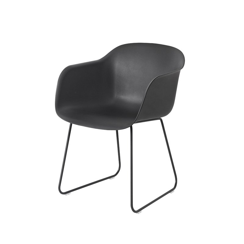 Chaise FIBER ARMCHAIR piètement traineau Noir MUUTO