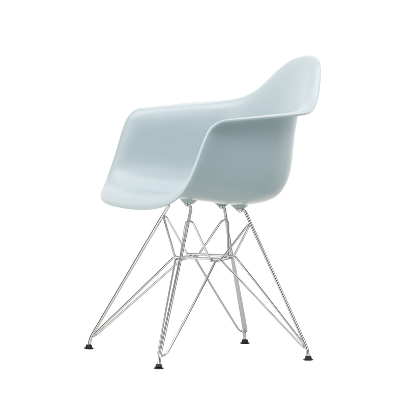 Chaise EAMES PLASTIC ARMCHAIR DAR pieds Tour Eiffel Gris bleuté RE VITRA