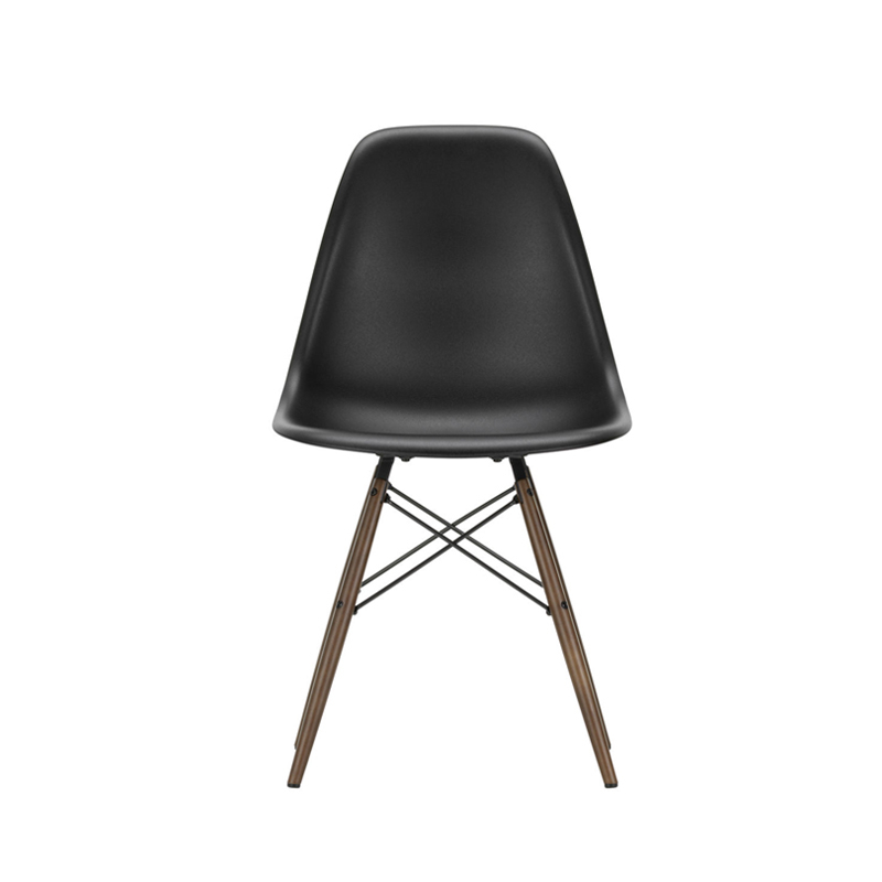 Chaise EAMES PLASTIC CHAIR DSW érable foncé Noir RE VITRA