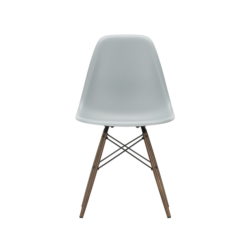 Chaise EAMES PLASTIC CHAIR DSW érable foncé Gris clair RE VITRA