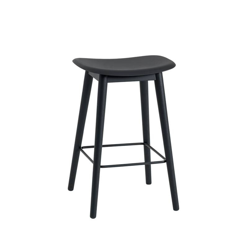 Tabouret haut FIBER BAR STOOL pieds bois H65 Noir MUUTO