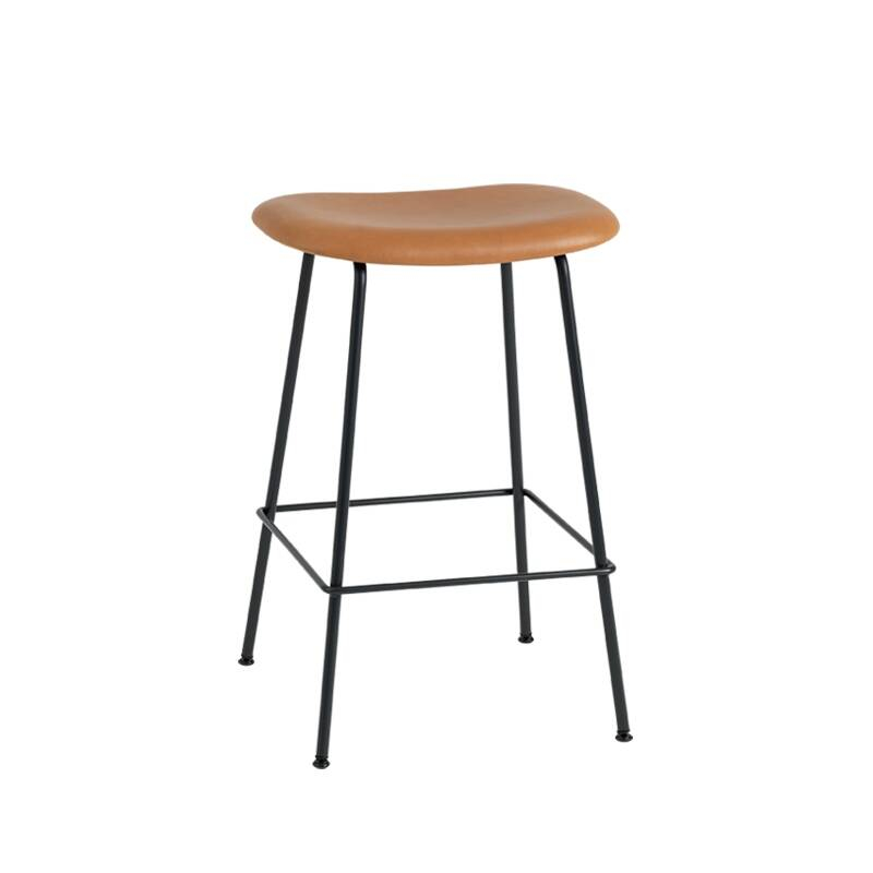 Tabouret haut FIBER BAR STOOL pieds acier siège cuir H65 Cognac MUUTO