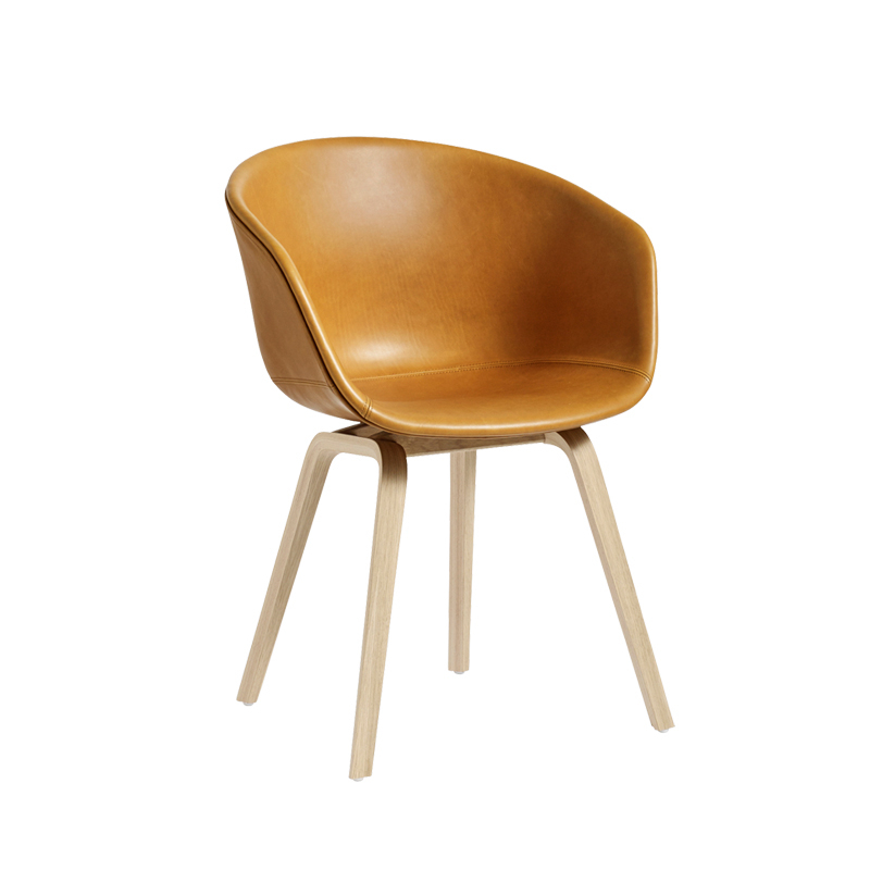 Chaise ABOUT A CHAIR AAC 23 Cuir Cuir cognac/ chêne vernis à base d'eau HAY