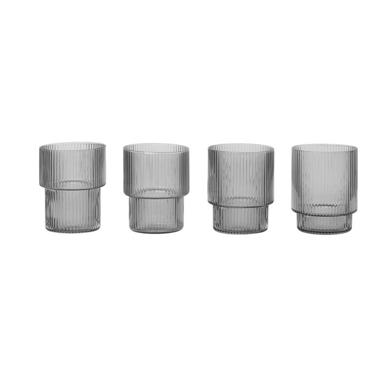 Carafe & verre Set de 4 verres RIPPLE Gris fumé FERM LIVING