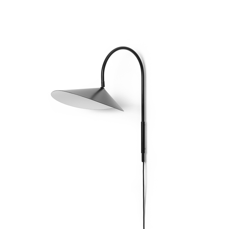 Applique ARUM Low Noir FERM LIVING