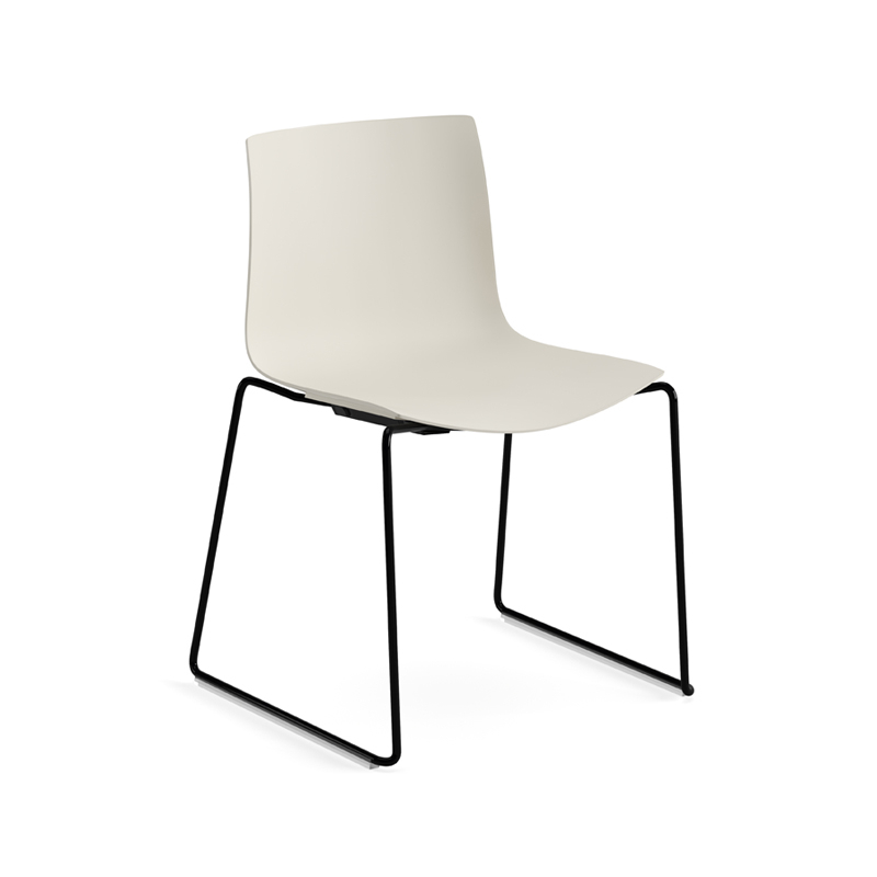 Chaise CATIFA 46 piètement luge Ivoire ARPER