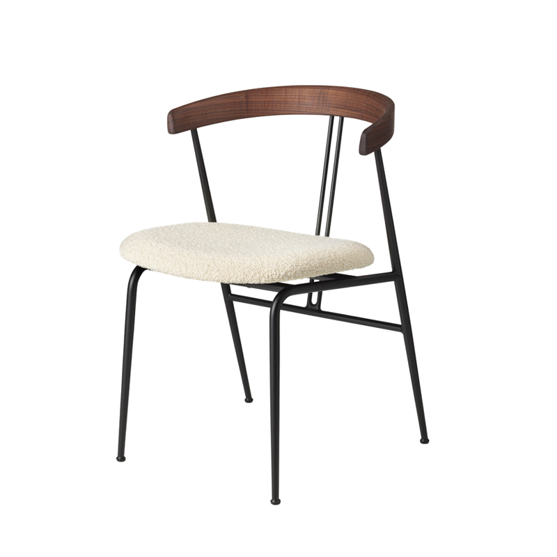 Chaise VIOLIN dossier noyer Karakorum 001 GUBI