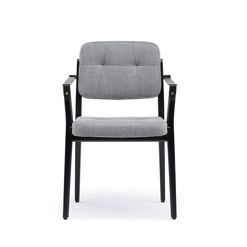 Chaise CAPO avec accoudoirs Frêne peint noir / Sunniva 242 DE LA ESPADA