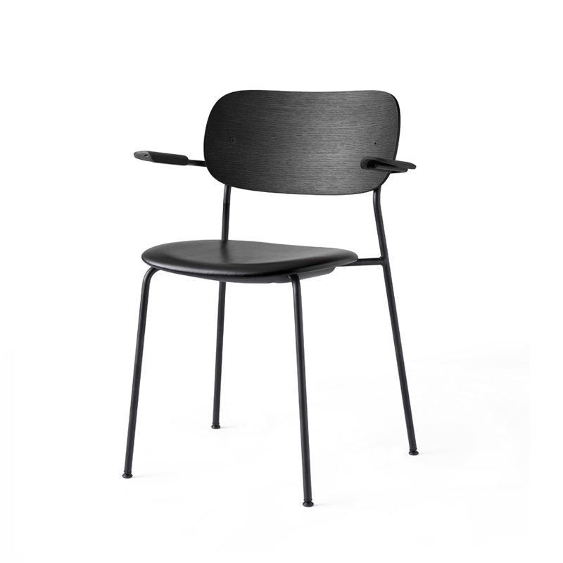 Chaise CO CHAIR avec accoudoirs assise cuir Chêne noir/ cuir noir AUDO COPENHAGEN
