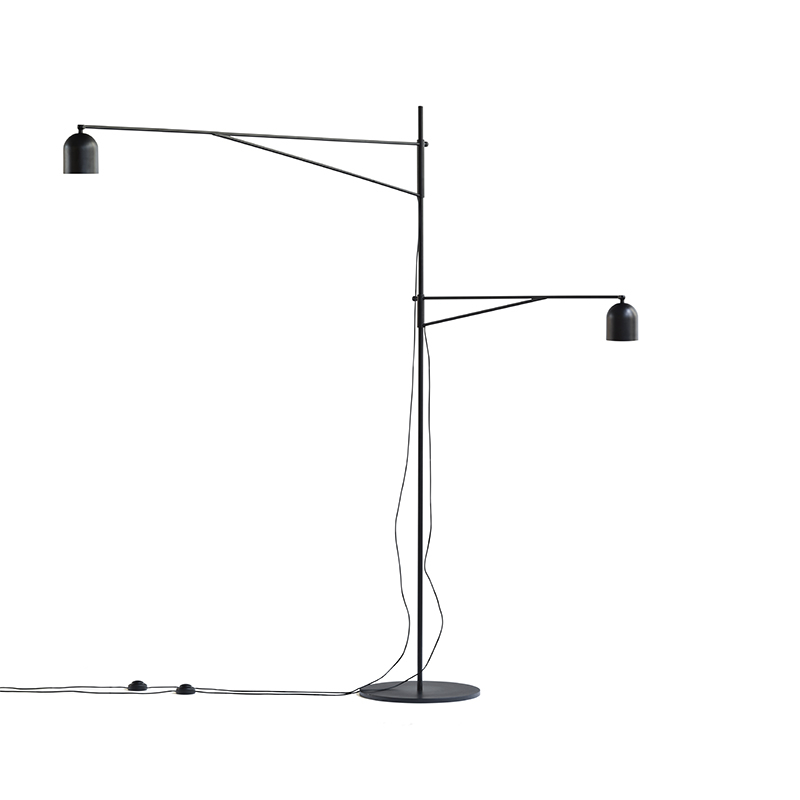 Lampadaire AWKWARD Noir KARAKTER