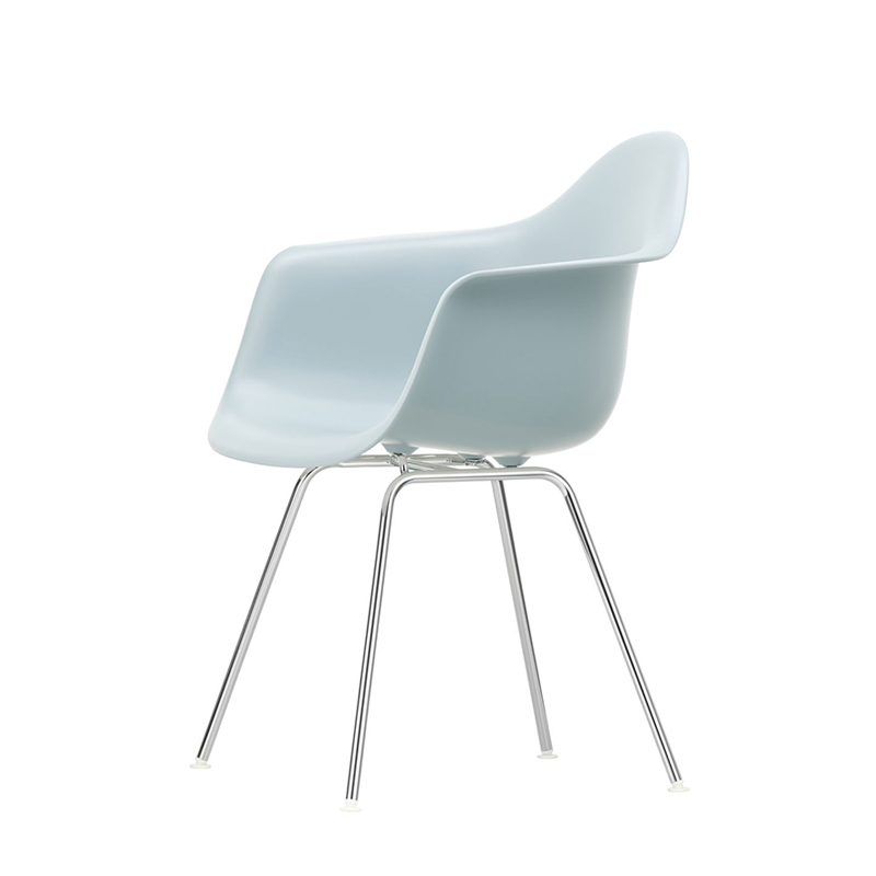 Chaise EAMES PLASTIC ARMCHAIR DAX Gris bleuté RE VITRA
