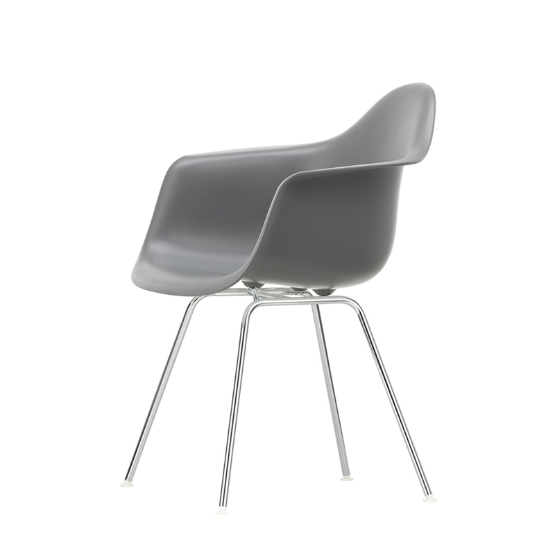Chaise EAMES PLASTIC ARMCHAIR DAX Gris granit RE VITRA
