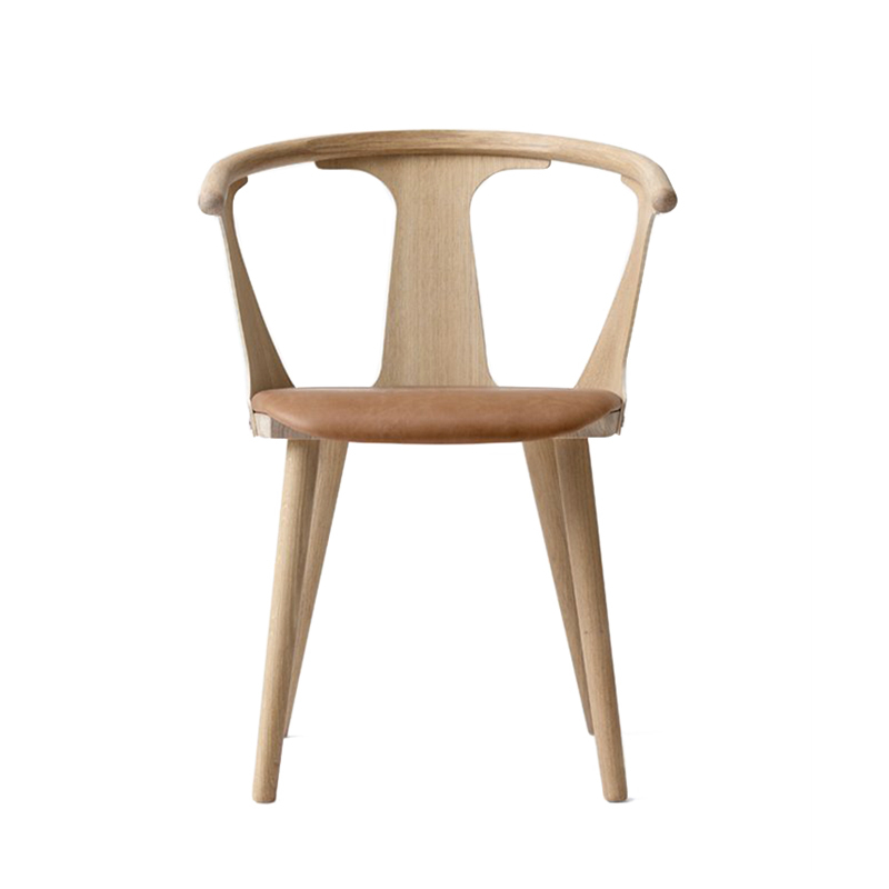 Chaise IN BETWEEN SK2 assise cuir Chêne/ cuir cognac AND TRADITION